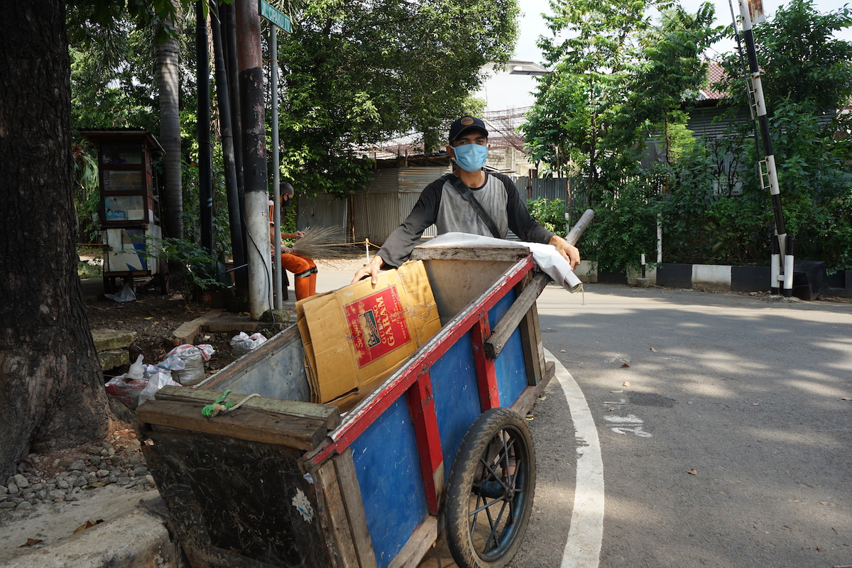Ade Heri Susanto, 27, is a scavenger in South Jakarta. Photo: Adi Renaldi