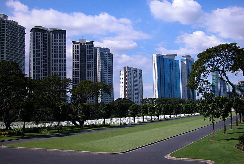 A view of Bonifacio Global City from the American Memorial Cemetery <i></noscript>Photo: Wikicommons</i>