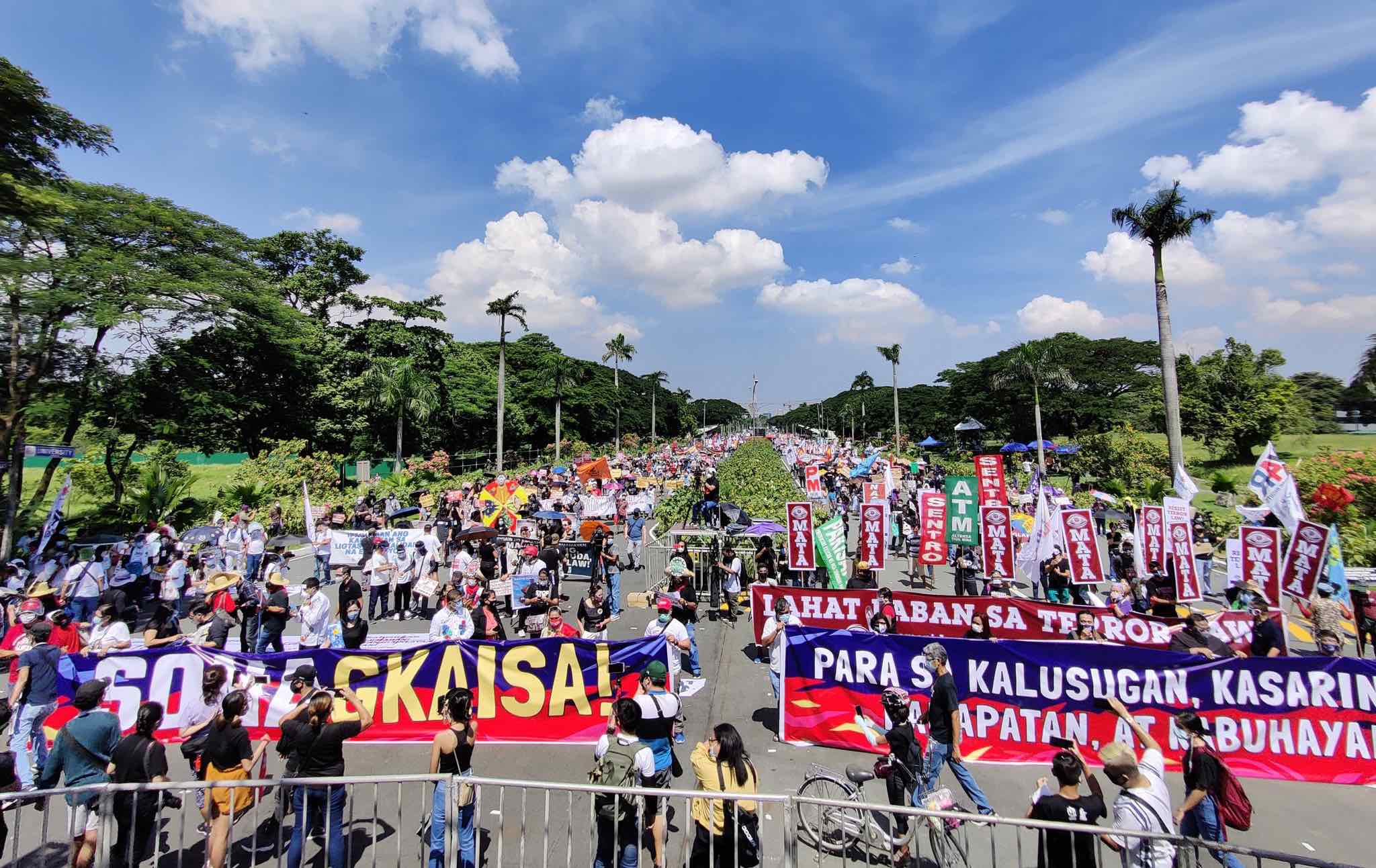 Members of various groups protesting against President Rodrigo Duterte’s State of the Nation Address <i></noscript>Photo: Piston / FB</i>