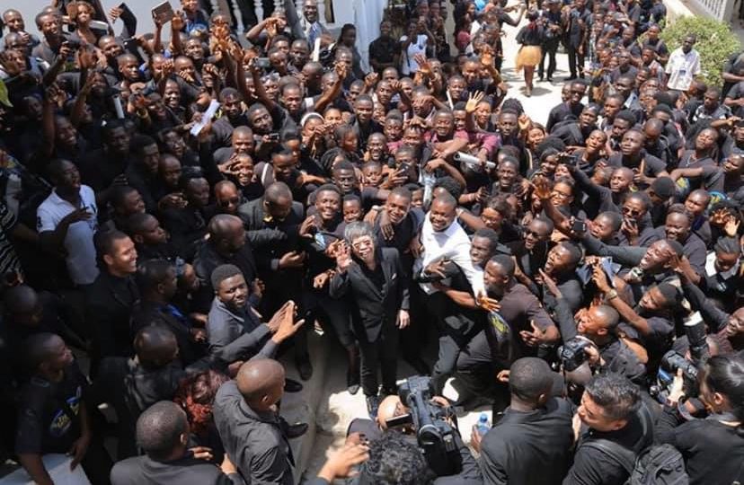 Lim Kok Wing (middle) surrounded by students at the Sierra Leonean campus. Photo: Limkokwing Sierra Leone /Facebook
