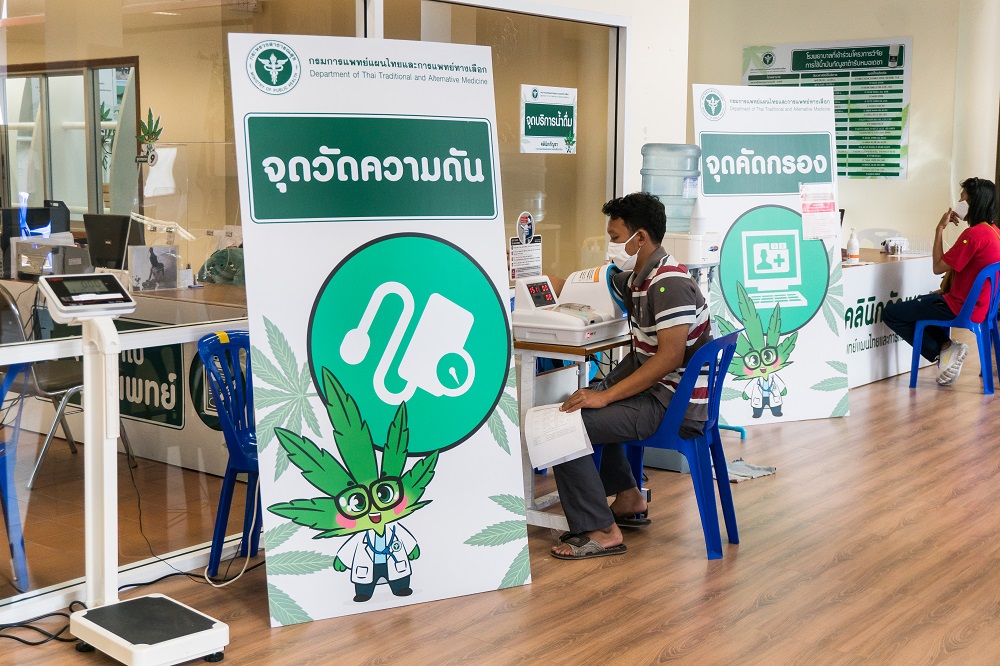 A patient receives treatment at a medical marijuana clinic in Nonthaburi province. Photo: Coconuts
