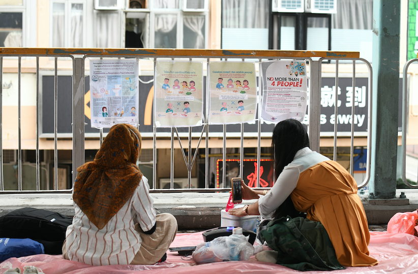 Domestic helpers spend their day off. Photo via Hong Kong government Information Services Department