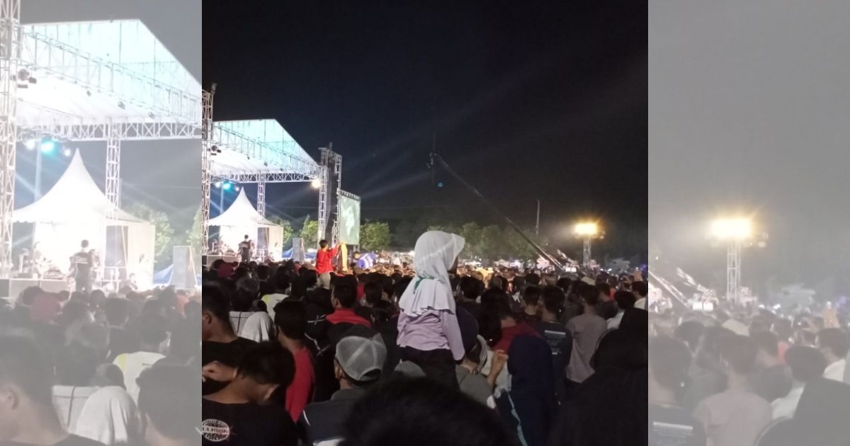 The COVID-19 pandemic is evidently not a strong enough deterrent for some dangdut enthusiasts, as a concert held by Wasmad Edi Susilo, Deputy Chairman of Tegal City Council (DPRD) saw thousands turn up last week. Photo: Istimewa