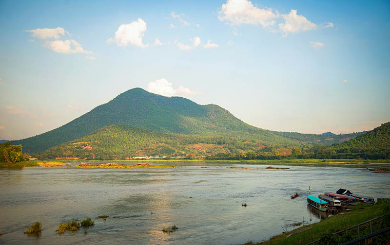 The Mekong River in Chiang Khan district, Thailand. Photo: Engdao Wichitpunya / Alamy