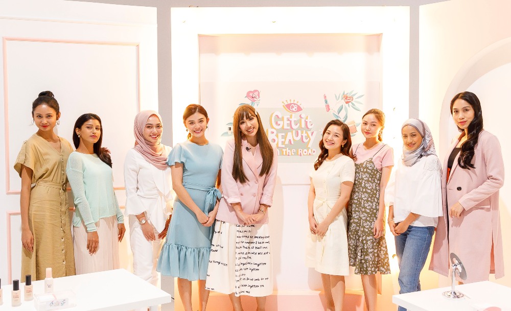 Nadiyah Shahab (center) with eight fans. Photo: tvN Asia