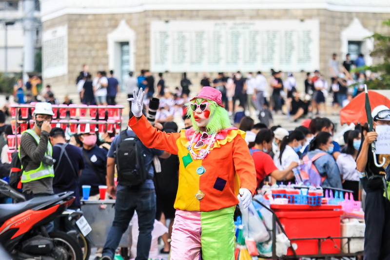 A pro-democracy protester dressed as a colorful clown on Oct. 21 at Bangkok’s Victory Monument. Photo: Coconuts