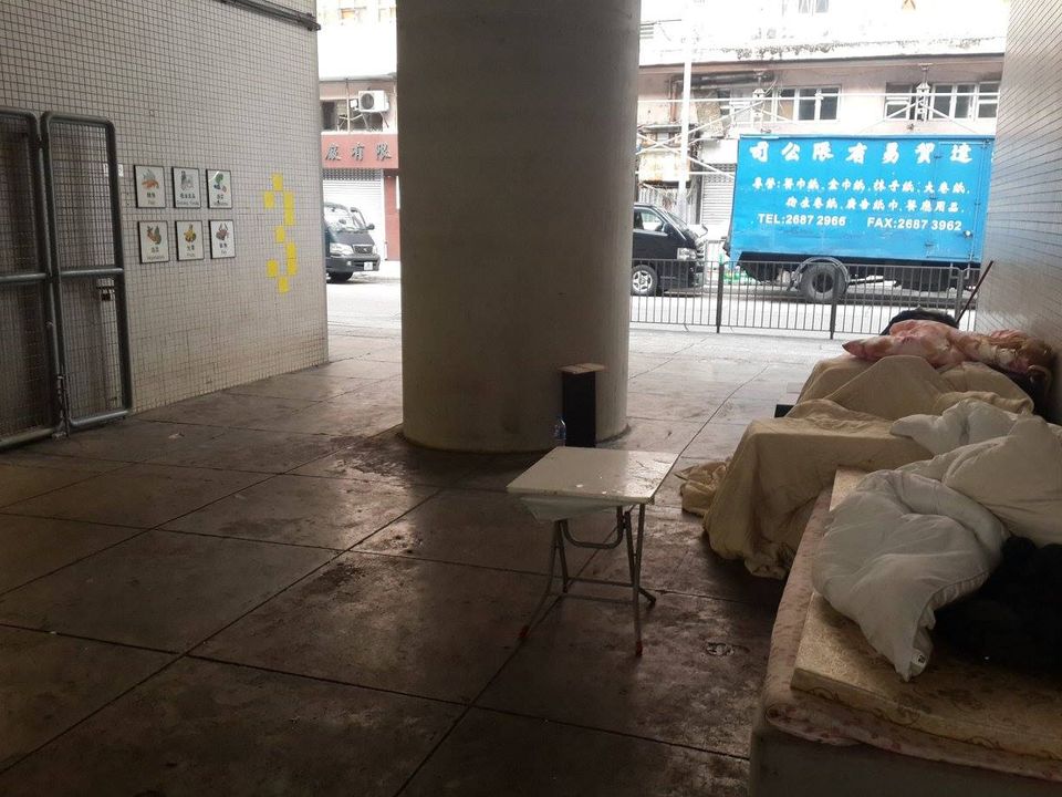 Street sleepers rest on mattresses outside the market in 2016. Photo via Facebook/追影族