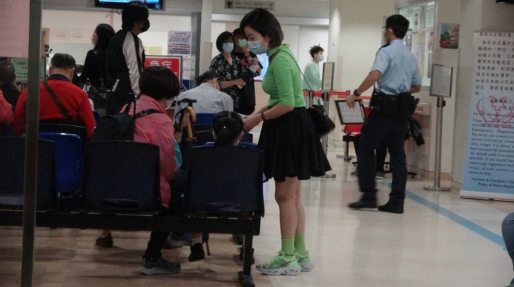 The girl, who appeared to be uninjured, waits at the hospital with her mother and her grandmother. Photo via Apple Daily