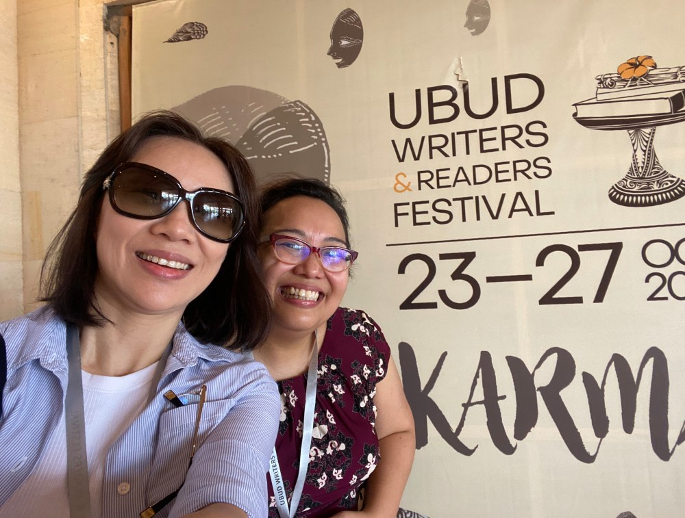 Yeong, at left, and Honey at the Ubud Writers and Readers Festival. Photo: Two Book Nerds Talking.