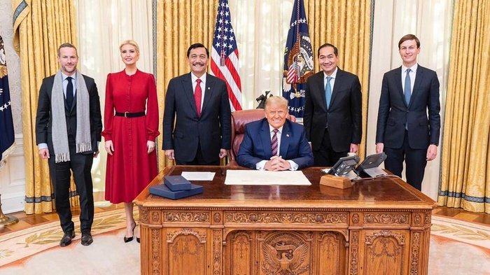 From left: IDFC CEO Adam Boehler, presidential advisor Ivanka Trump, Indonesia’s Coordinating Maritime Affairs and Investment Minister Luhut Pandjaitan, US President Donald Trump, Indonesia’s Ambassador the the US Muhammad Lutfi, and presidential advisor Jared Kushner