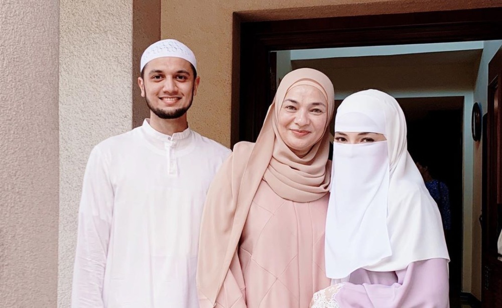 From left, celebrity preacher PU Riz, Neelofa’s mother Noor Kartini and Neelofa after the engagement ceremony. Photo: Noor Kartini/Instagram
