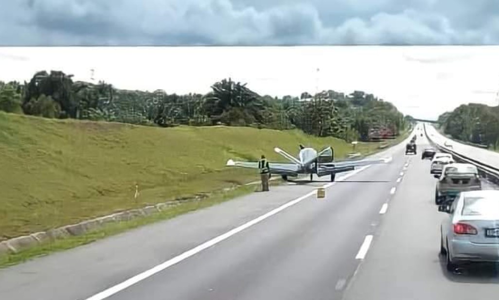 Private plane on Malaysian highway. Photo: @zynen1/Twitter