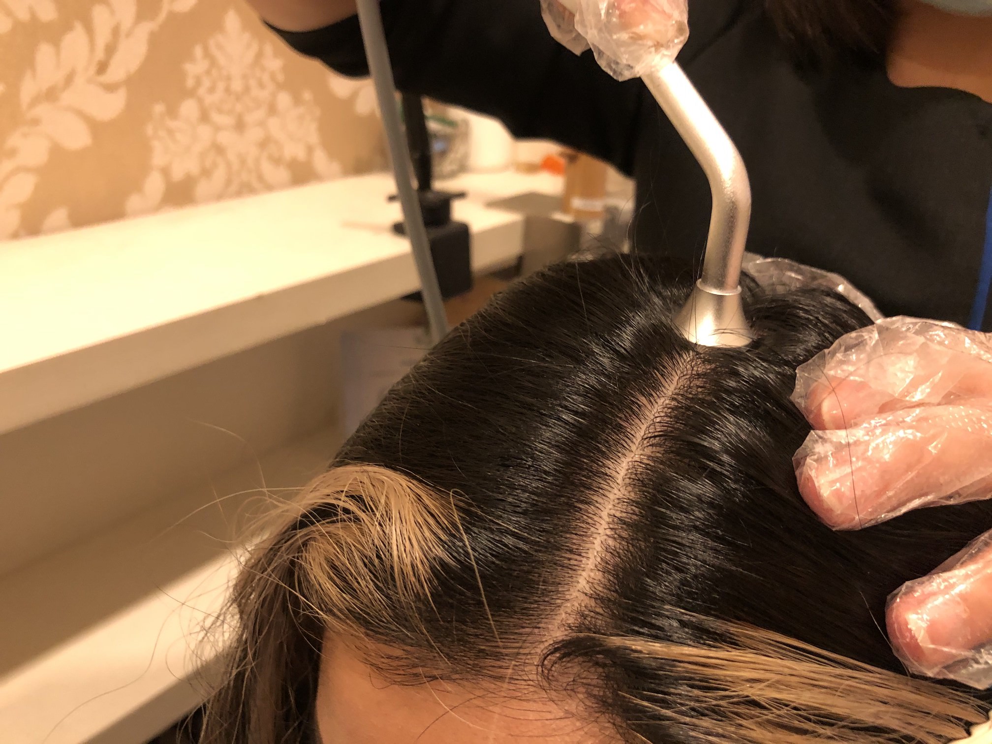 Another type of oxygenated jet, applied five times at one spot to infuse the scalp with oxygen with a fun tcht tcht sound. Photo: Coconuts Singapore