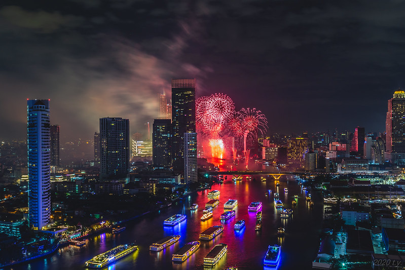 A New Year’s Eve fireworks show over Bangkok. Photo: kizamaya / Flickr

