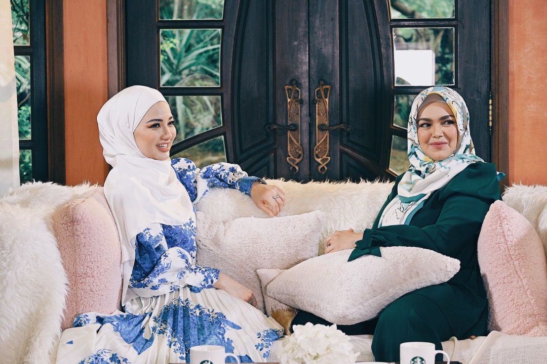 Neelofa, at left, and Siti Nurhaliza, at right, during the filming of an episode of the ‘Next To Neelofa’ talk show. Photo: Neelofa/Twitter