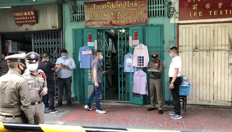 Investigators at the scene of a suspected murder-suicide today in Chinatown. Photo: Bangkok Metropolitan Police Bureau
