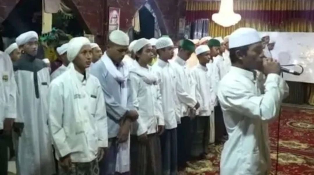 Video screengrab showing a muezzin performing a modified version of the adhan. Photo: Youtube