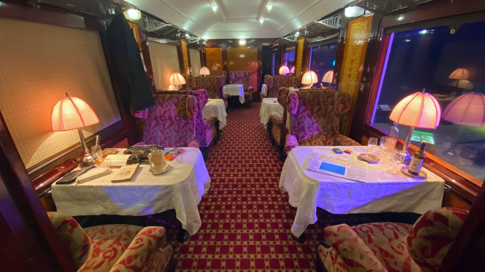 Passenger setting and dining in a Pullman carriage. Photo: Coconuts
