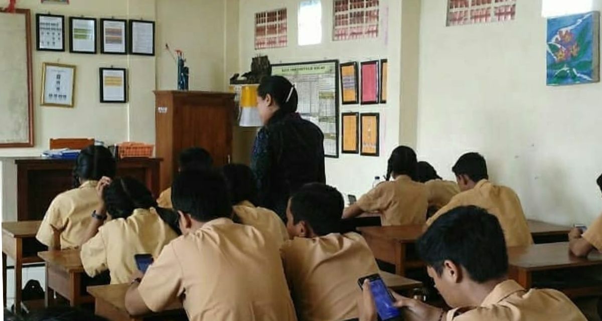 File photo taken in 2019 of students learning in a classroom. Photo: Denpasar’s Education, Youth and Sports Agency