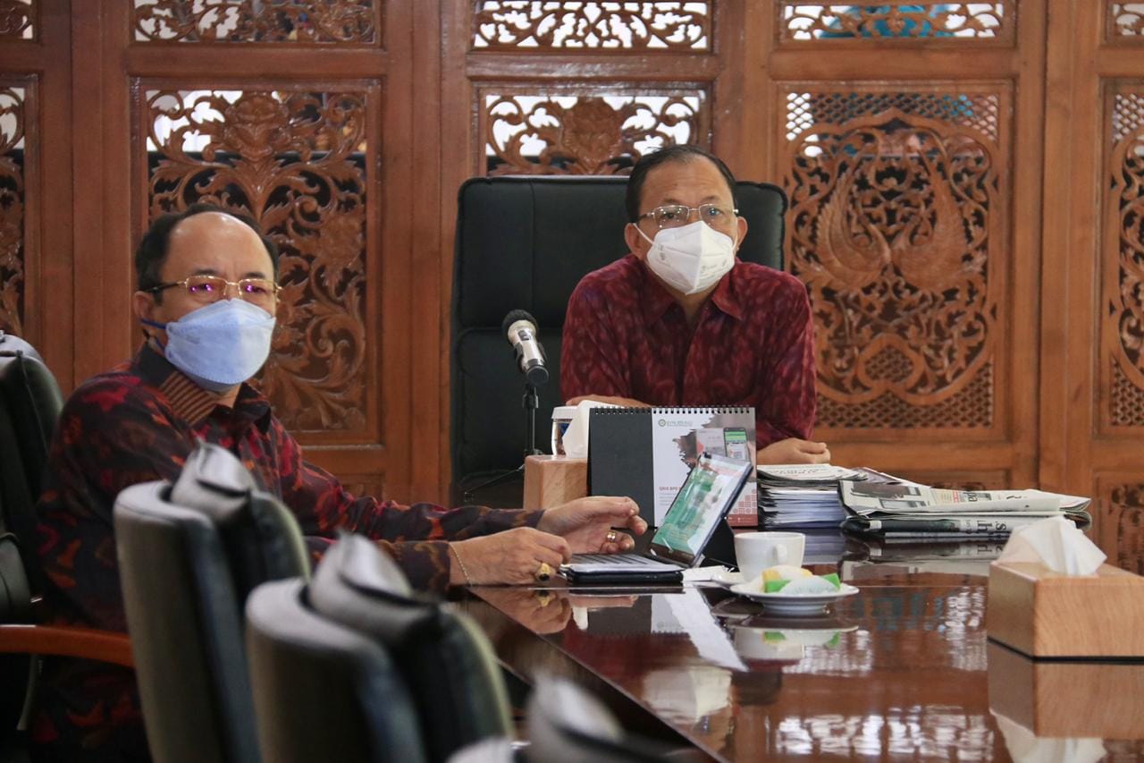 Bali Health Agency Chief Ketut Suarjaya and Bali Governor Wayan Koster. Photo: Bali Provincial Government