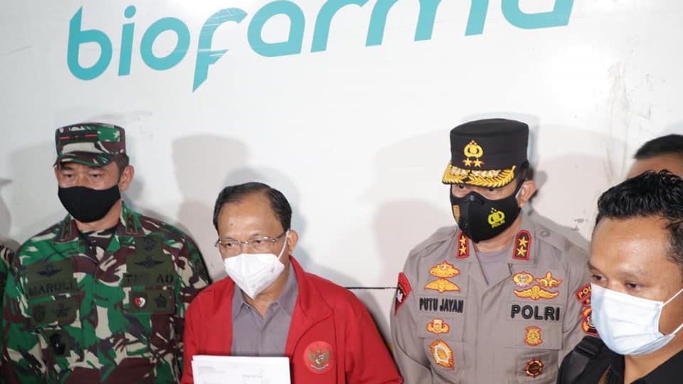 Bali Governor Wayan Koster, in red jacket, upon receiving the first batch of COVID-19 vaccines in Bali on Jan. 5, 2021. Photo: Bali Provincial Government 
