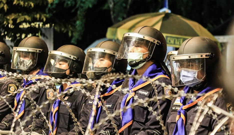 Police guard the Government House on Oct. 21, when protesters marched from the Victory Monument to demand the resignation of Prime Minister Prayuth Chan-o-cha. 
