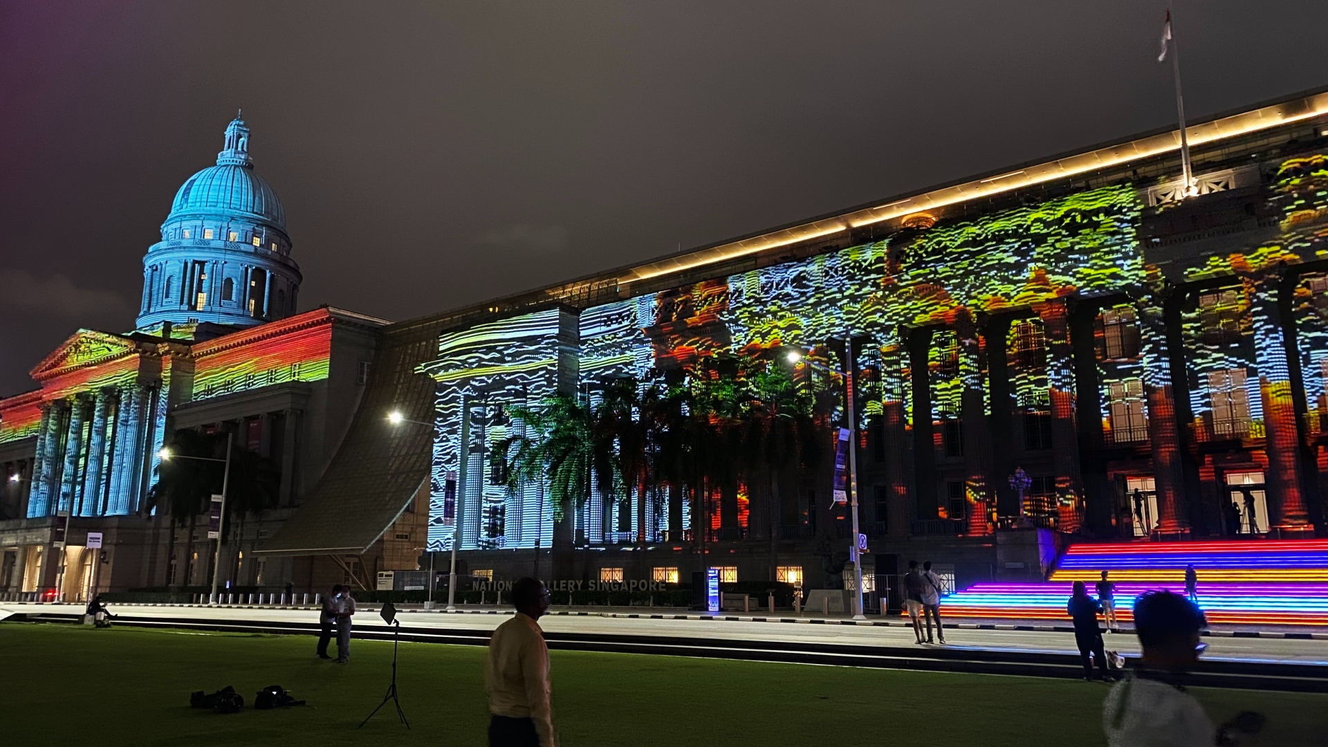 Light projection “(Re)rooting” by artists Joanne Ho and W.Y. Huang at the National Gallery Singapore. Photo: Coconuts
