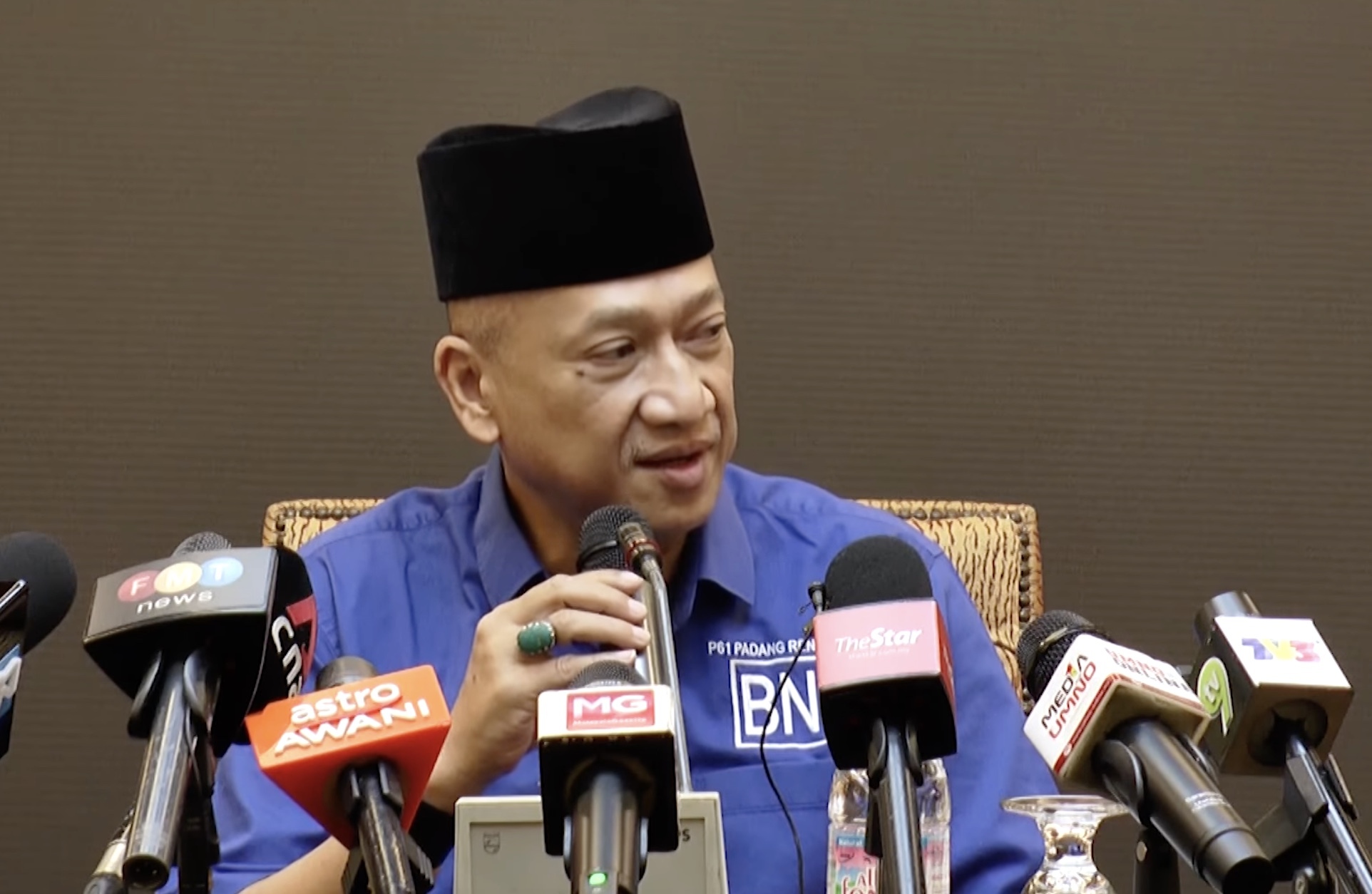 Nazri Aziz speaks to reporters at a press conference on Jan. 12, 2020. Photo: The Star/Facebook