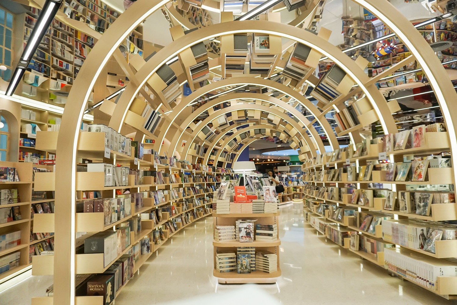 B2S Think Space inside Central Chidlom. Photo: Coconuts Bangkok