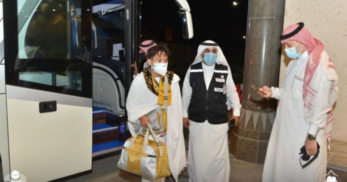 An Umrah pilgrim from Indonesia arriving at a hotel in Saudi Arabia. Photo: Saudi Arabia’s Ministry of Hajj and Umrah