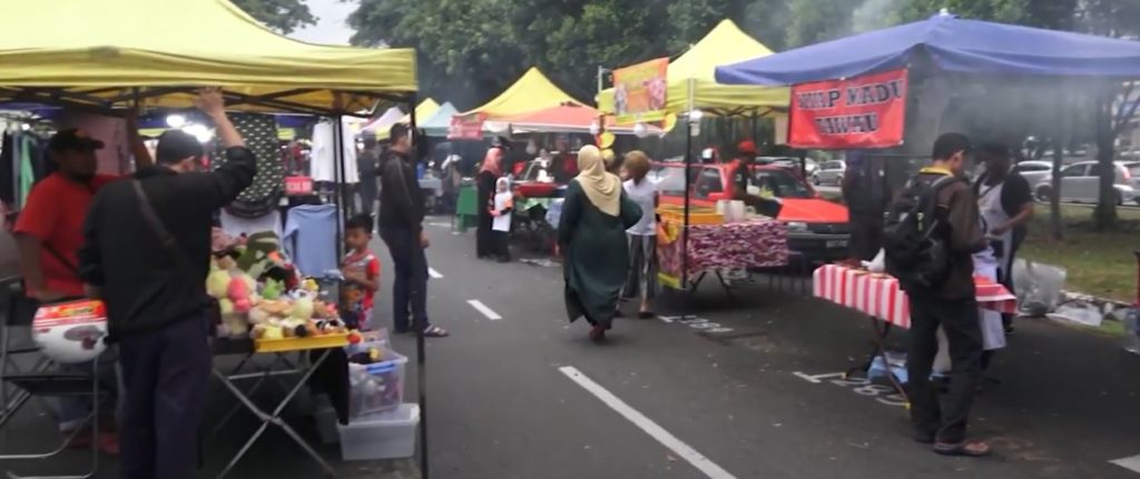 Pasar malam Taman Dagang. Photo: SelangorTV