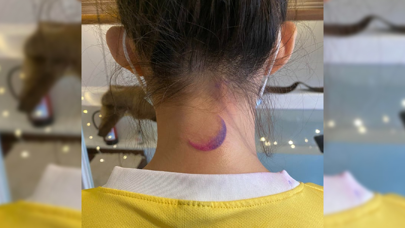 ‘Tingest’ meant for her first tattoo to be a crescent moon. Photo: Reddit/Tingest
