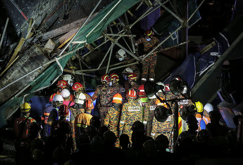Firemen at the scene of the collapse. Photo: Info Roadblock JPJ Polis