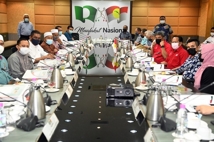 PAS and UMNO members at yesterday’s meeting. Photo: UMNO Online/Facebook
