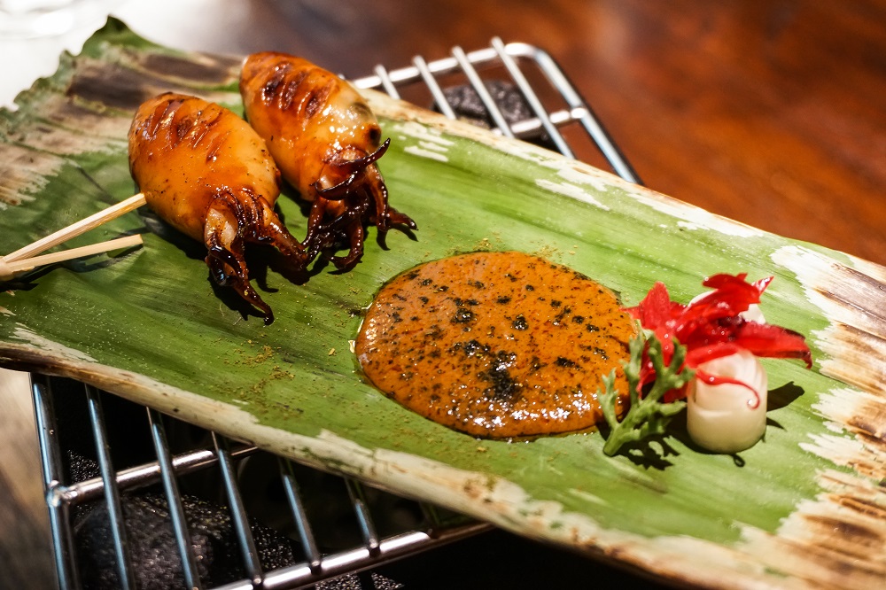 Grilled Squid filled with minced pork and red curry paste served with chili dipping sauce. Photo: Coconuts
