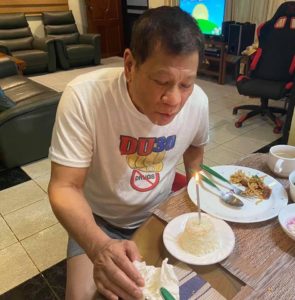 Duterte with his rice cake. Photo: Senator Christopher 'Bong' Go