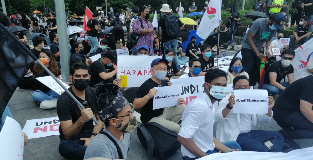 Maszlee Malik (middle) joins the Undi18 protest. Photo: Coconuts KL
