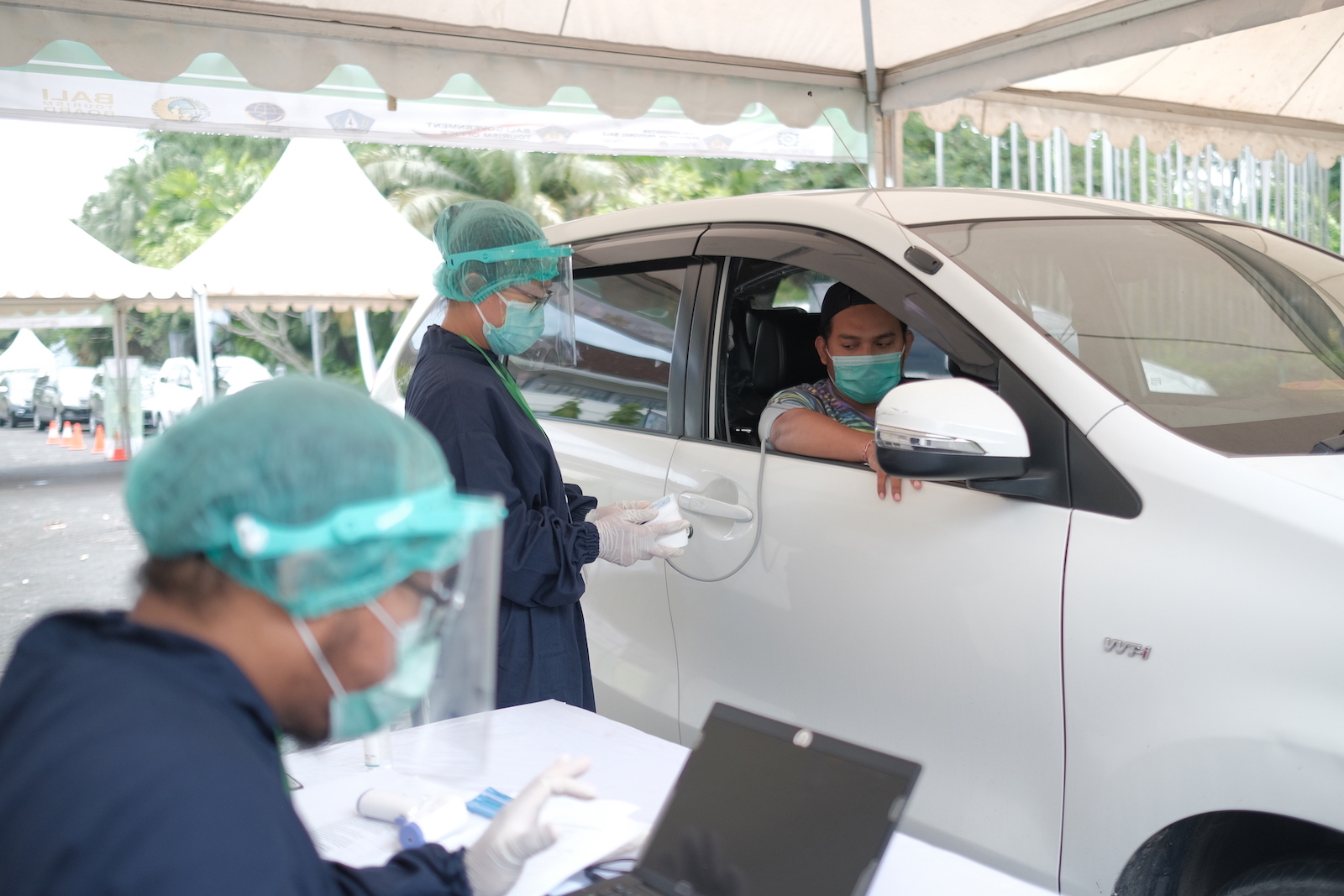 The first run of the drive-thru vaccination program at the center in Nusa Dua, Bali will be held until March 5, 2021. Photo: Grab 