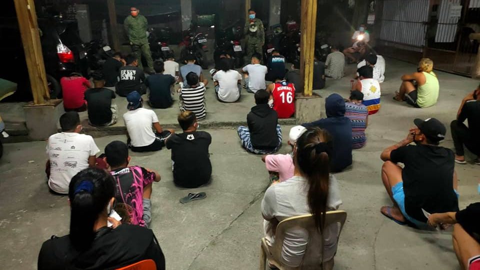 Quarantine violators in Caloocan City. Photo: Oscar Malapitan/FB