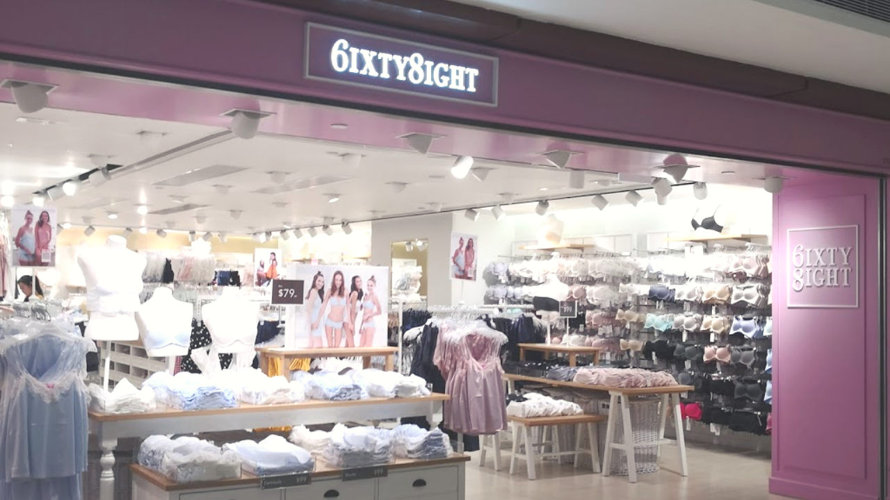 The transgender woman, who wanted to try on a sports bra, was told by saleswomen at 6IXTY8IGHT’s Telford Plaza store that she could not use the changing rooms at the chain’s Telford Plaza, Kowloon Bay outlet.