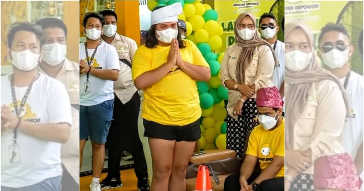 In a photo that has been circulating since, Keanu Agl appeared to be wearing a yellow t-shirt, a pair of black short shorts, a white face mask, and a white Tanjak Melayu ⁠— a Malay traditional hat. Photo: Istimewa