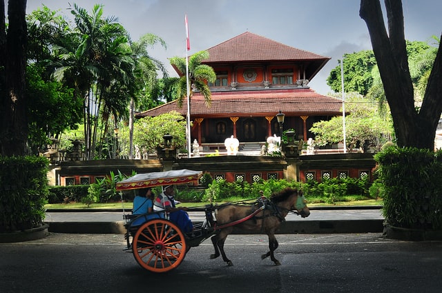 A scene from Denpasar city, the capital of Bali province. Photo: Unsplash/Nyoman Yuda Wirawan