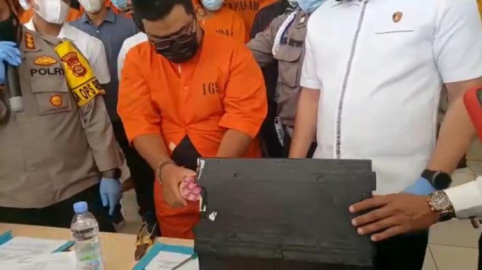 The suspect named RP was tasked with overseeing the refilling of ATM machines. Photo: Istimewa 