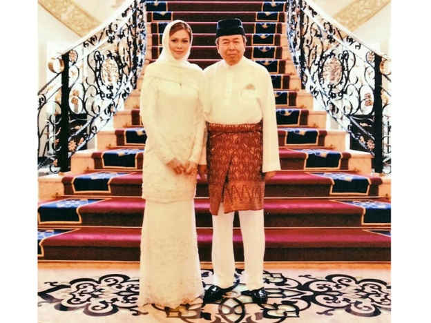 Norashikin Abdul Rahman et Sultan Sharafuddin Idris Shah.  Photo: e-Majalah2u