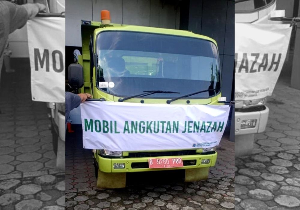 A truck repurposed to carry deceased COVID-19 patients in a simulation in Jakarta. Photo: Jakarta Provincial Government