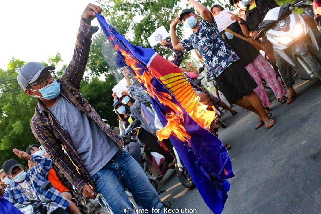 Protestor burns ASEAN flag in Mandalay via University of Medicine Mandalay Twitter
