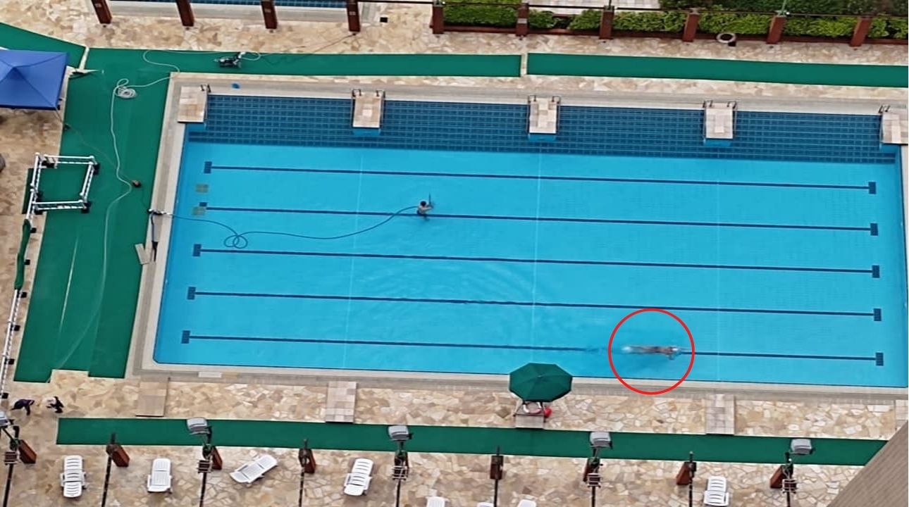 A lifeguard was seen swimming while on duty at Galaxia, a private residential estate, in Wong Tai Sin. Photo: Facebook/Mandy Tam
