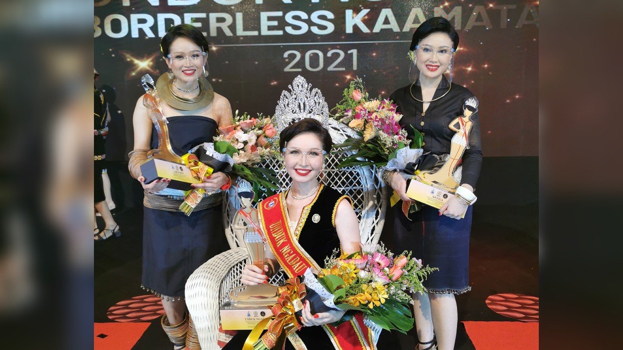 Winners of the 2021 Unduk Ngadau beauty pageant. Photo: Aizad Photography