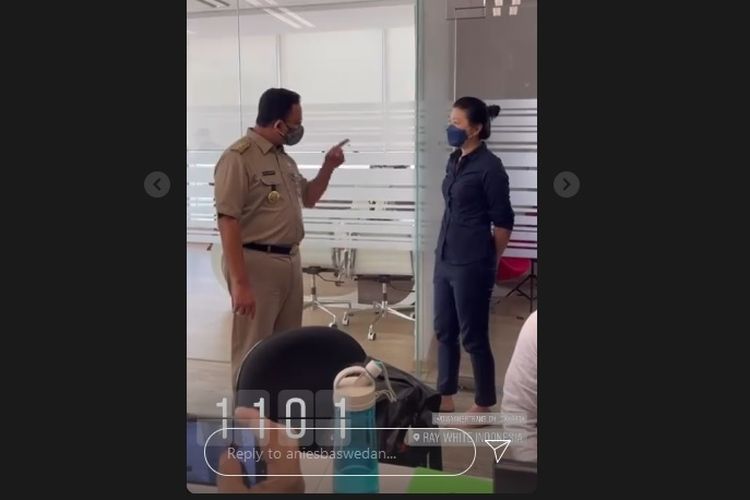 Jakarta Governor Anies Baswedan reprimanding  a human resources employee as her office remained open during Emergency PPKM on July 6, 2021. Photo: Video screengrab from Instagram/@aniesbaswedan