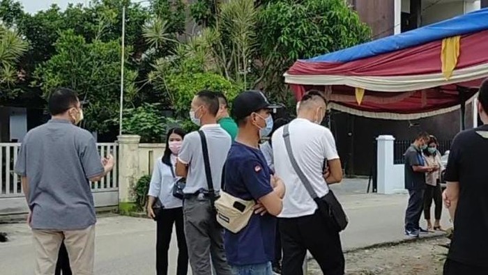 Dozens of workers from China were refused jabs in Lebak, Banten on June 28, 2021. Photo: Istimewa